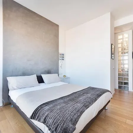 Extra-bright Designer Flat In The City Centre *