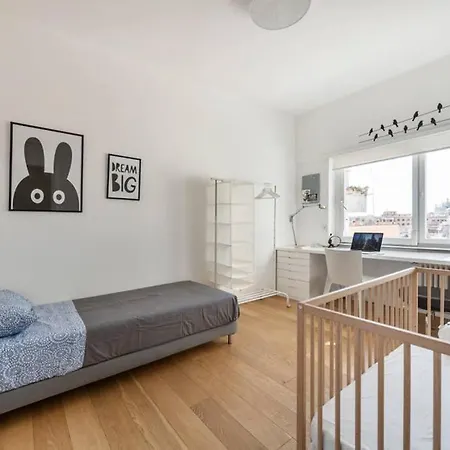 Extra-bright Designer Flat In The City Centre